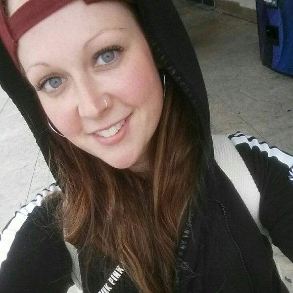 Meet your Posher, Audrey - Picture 3 of 4